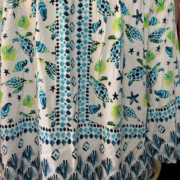 Crown & Ivy Top Size XL - Picture 2 of 9